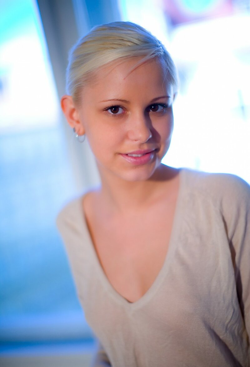 Злата, 23